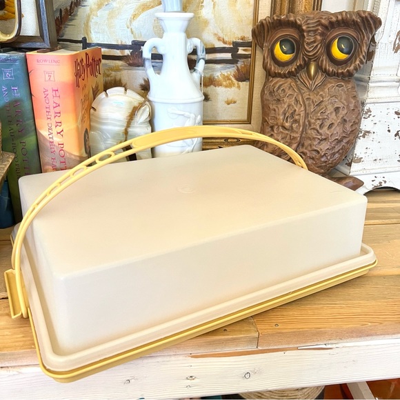 Tupperware Kitchen Tupperware Cake Carrier Rectangular Harvest Gold